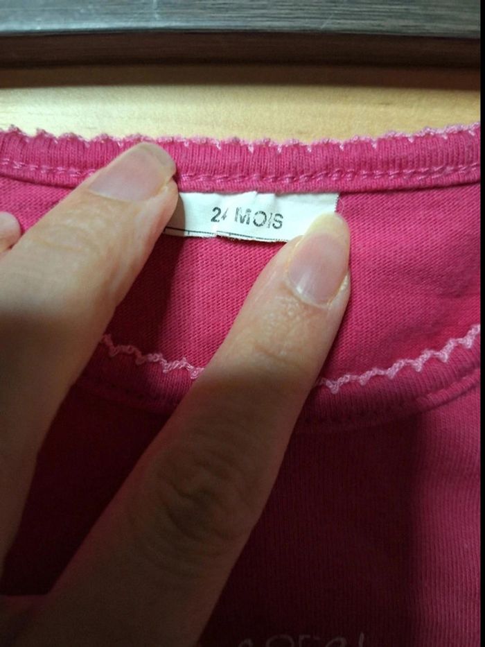 T-shirt manches courtes pour fille taille 24 mois en très bon état - photo numéro 6