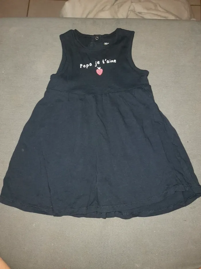 Deux robes papa, maman ne t'aime kiabi 18 mois