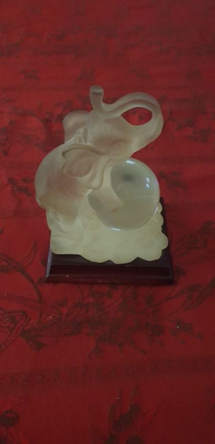 Éléphant en verre