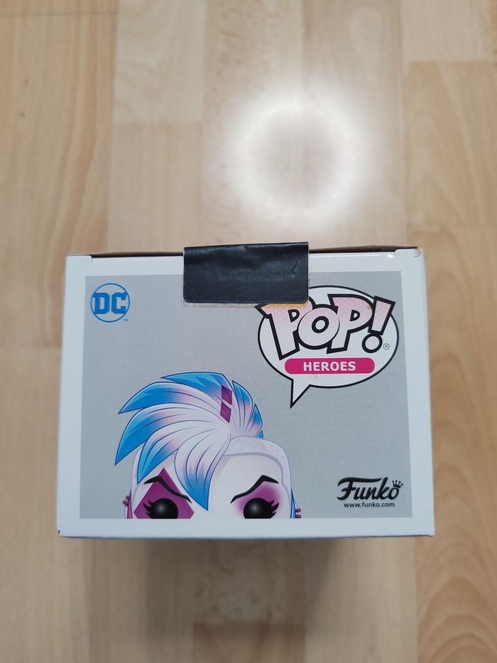 Figurine Pop Harley Quinn exclusive 233 - photo numéro 6