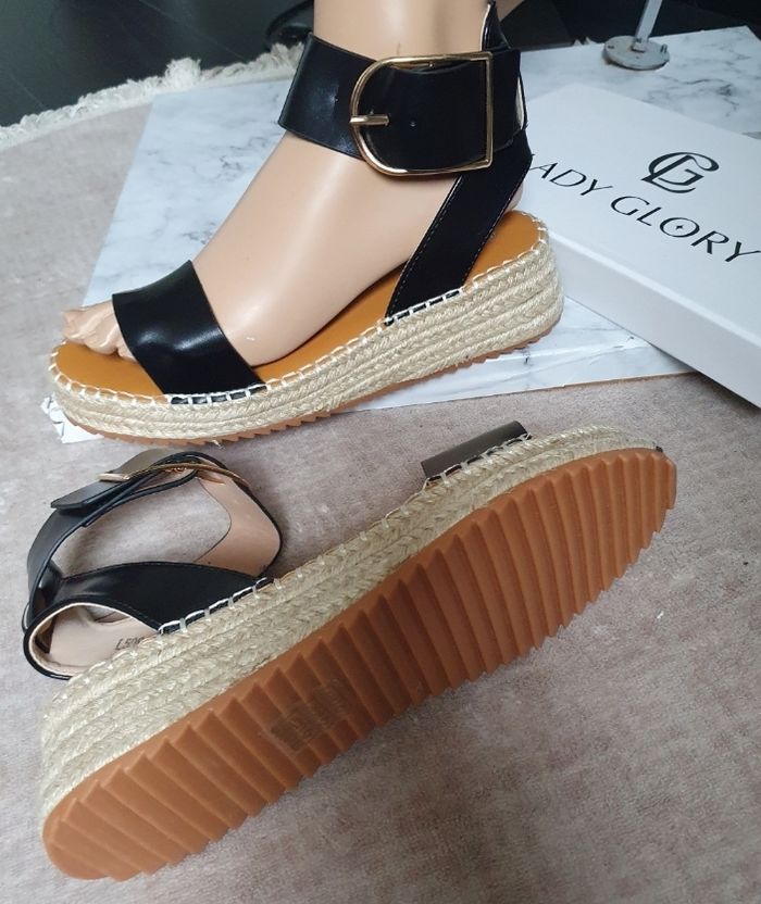 Sandales neuves noires à attacher avec grosse boucle taille 38 - photo numéro 2