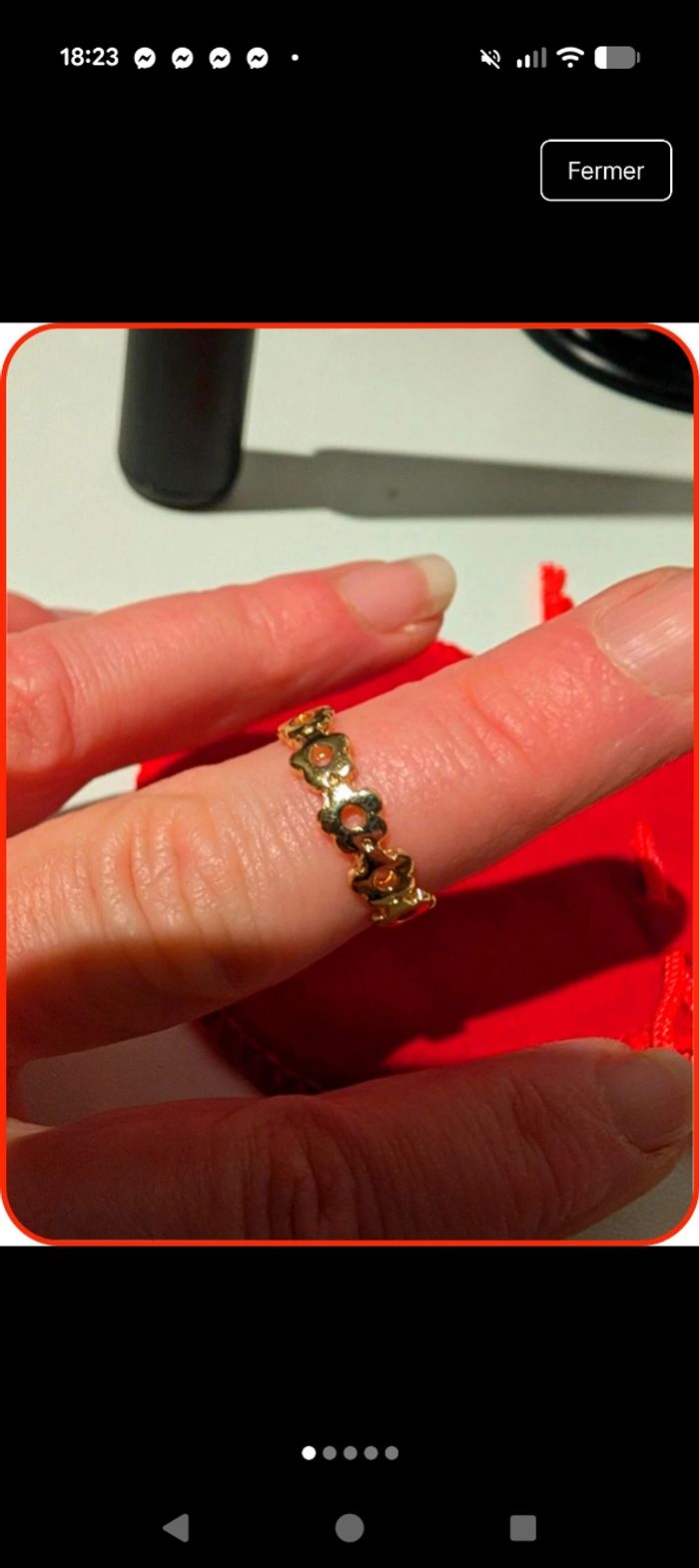 Bague fleurs marguerites en Titane dorée - NEUVE