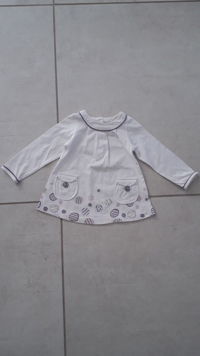 Tunique blanche et violette