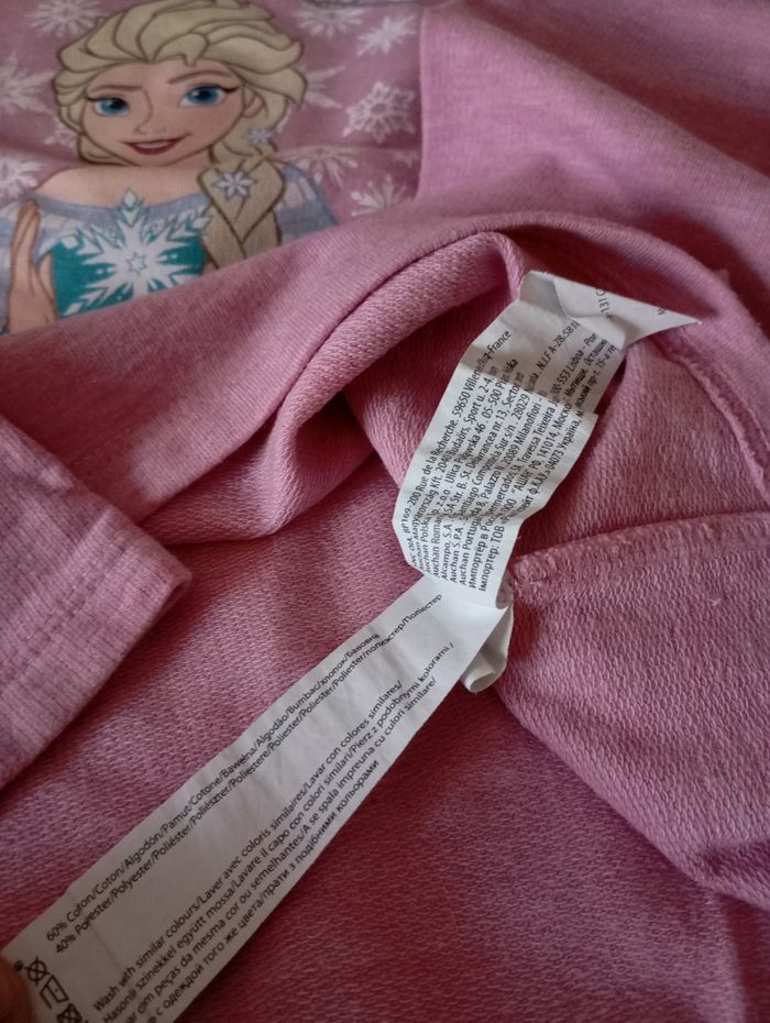 Pull sweat ,8 ans, ,coton polyester rose ,argenté et motif Elsa ,Reine des neiges. Disney . Parfait état . - photo numéro 10