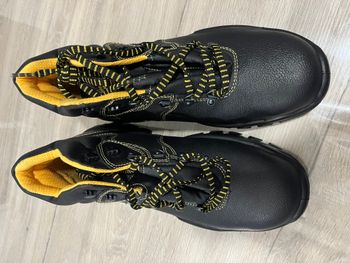 Chaussure haute de sécurité 44