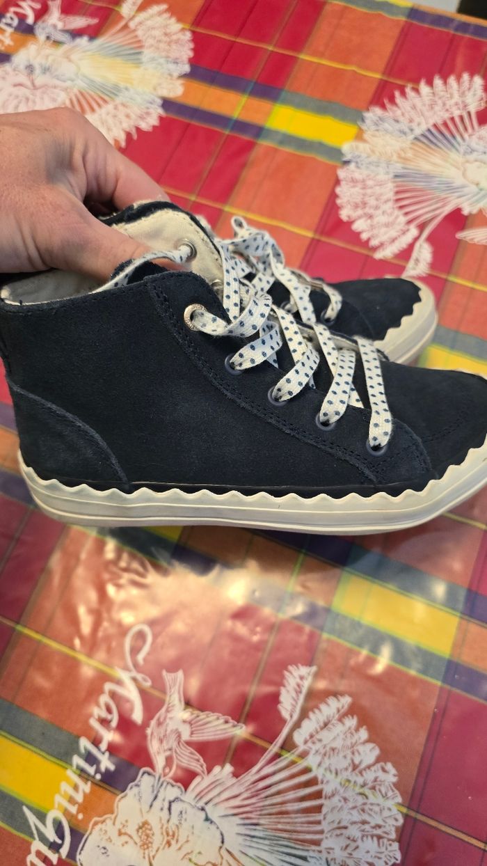 🩷🩷🩷🩷Superbes Baskets et bottines  fille pointure 31 💜💜💜💜💜 - photo numéro 4