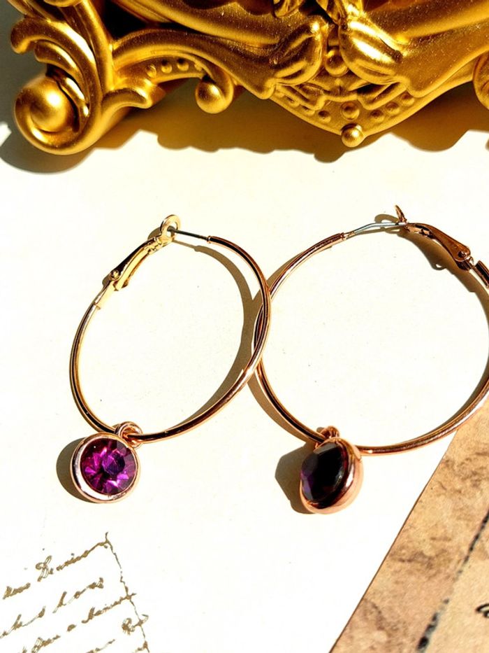 Paire de boucles d'oreilles créoles pierres violette - photo numéro 2