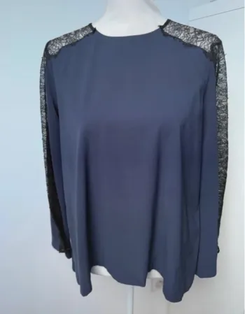 Blouse bleu marine et dentelle taille M ou 38 Zara