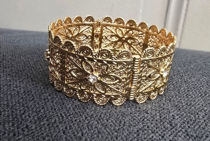 Bracelet manchette oriental motif filigrane pierre blanche plaque or - photo numéro 3