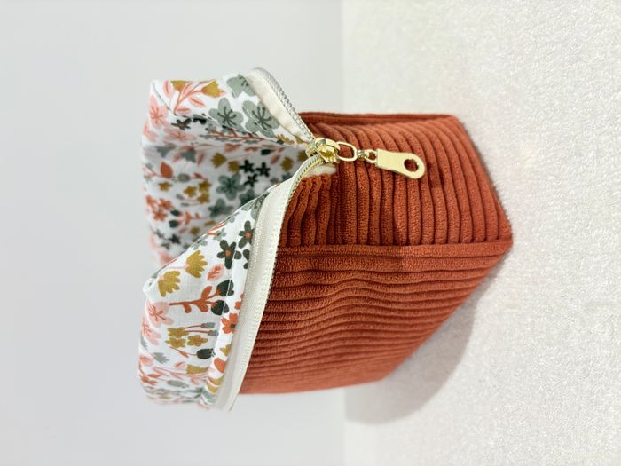 Trousse de toilette couleur Ocre doublure fleurie - photo numéro 6