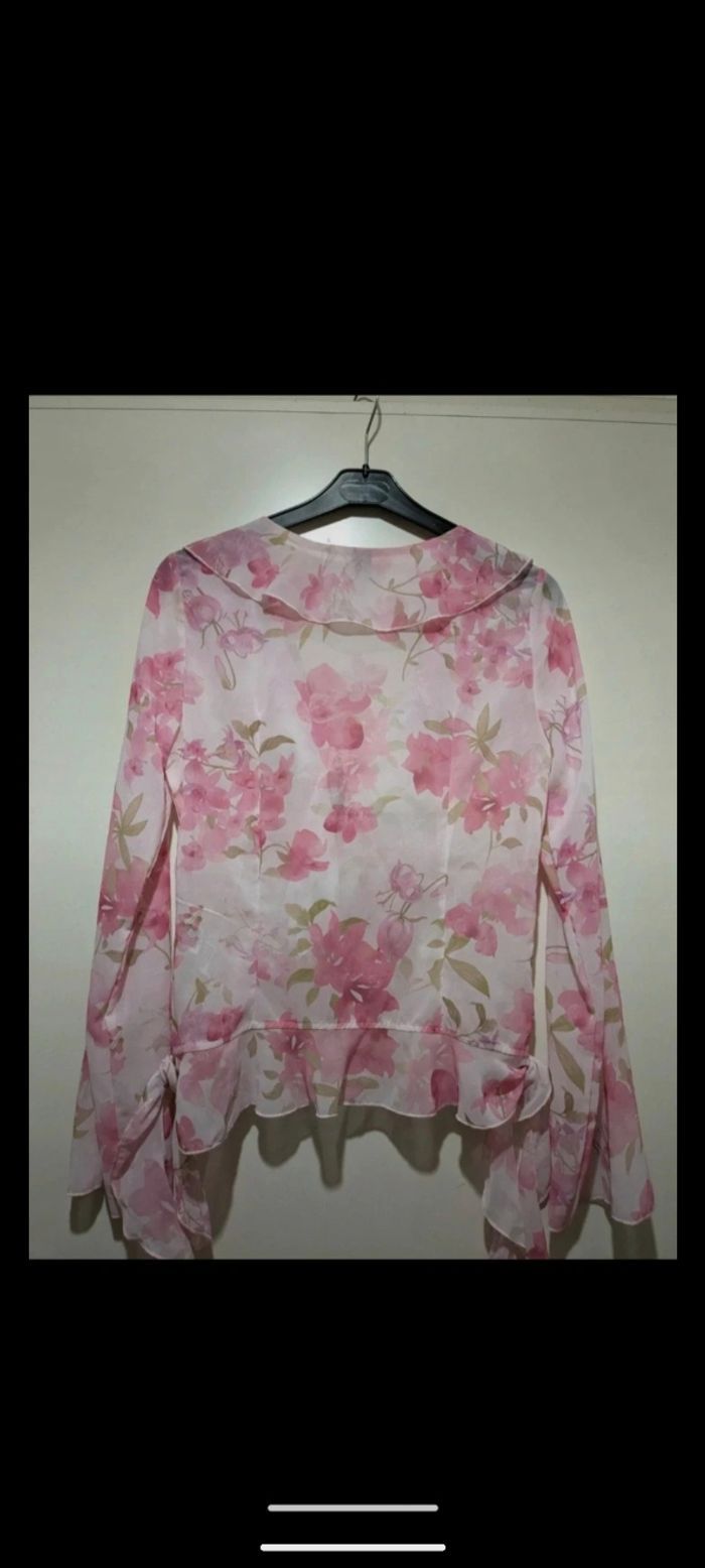 Magnifique blouse à volants en voilage froufrou couleurs romantiques. Taille 38 - photo numéro 3