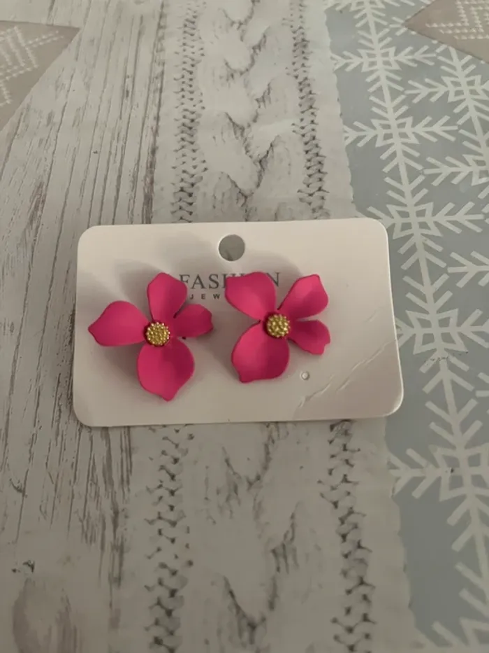 Boucles d’oreilles fleurs rose fuchsia – Style estival et élégant