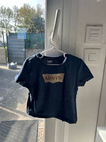 Lots de 2 t-shirt courte et longue manche lev’is et Hugo boss 24mois 