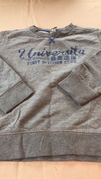 Sweat gris bleu tape à l’œil