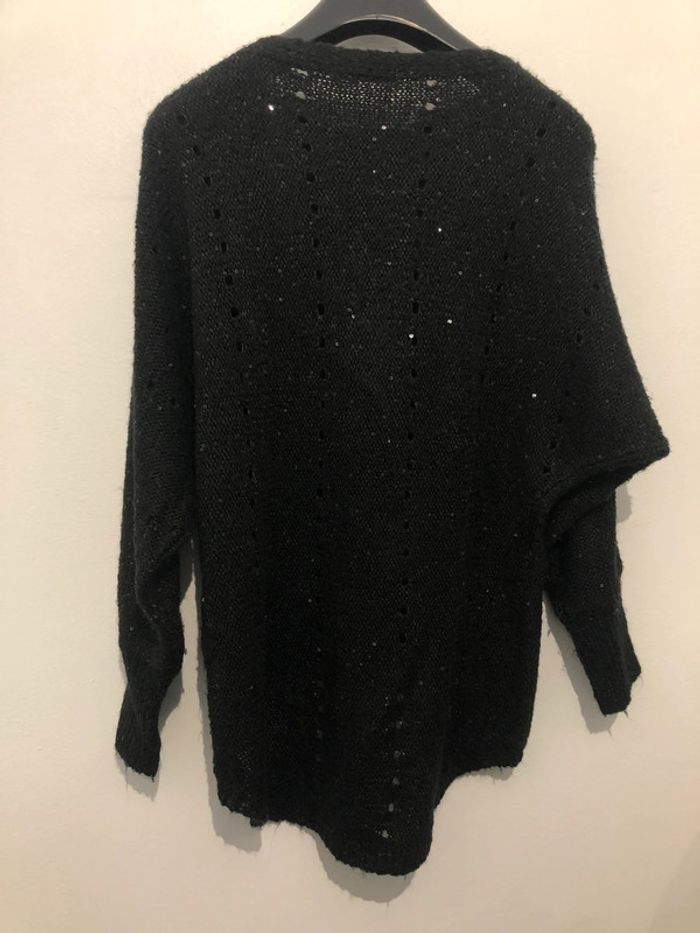 Joli pull noir Graffith taille 36-38 Primark ou Newlook - photo numéro 2