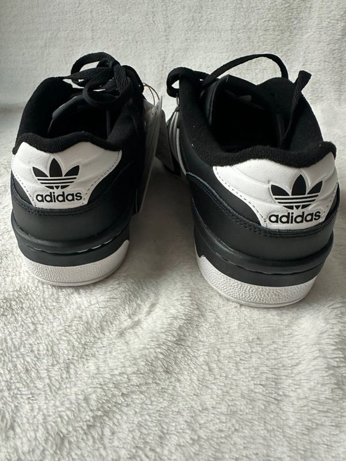 Chaussures adidas rivalry low noir neuf taille 41 1/3 - photo numéro 11