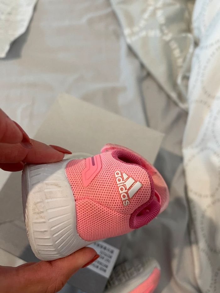 Basket adidas taille 20 - photo numéro 3