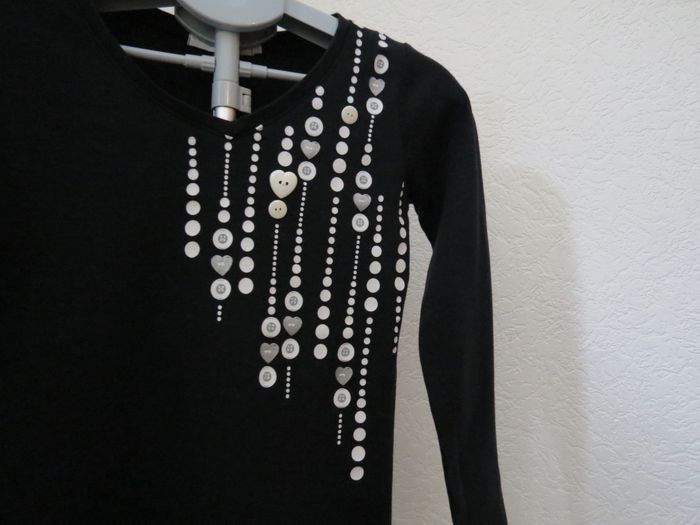 Top noir Cache Cache – détails bijoux & boutons cœur🩶 - photo numéro 4