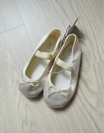 Ballerines neuve avec noeud Zara