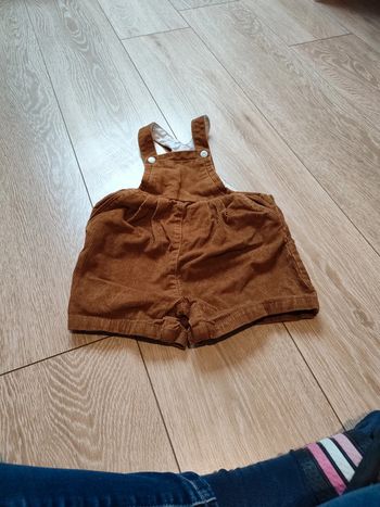Salopette short obaibi taille 23 mois