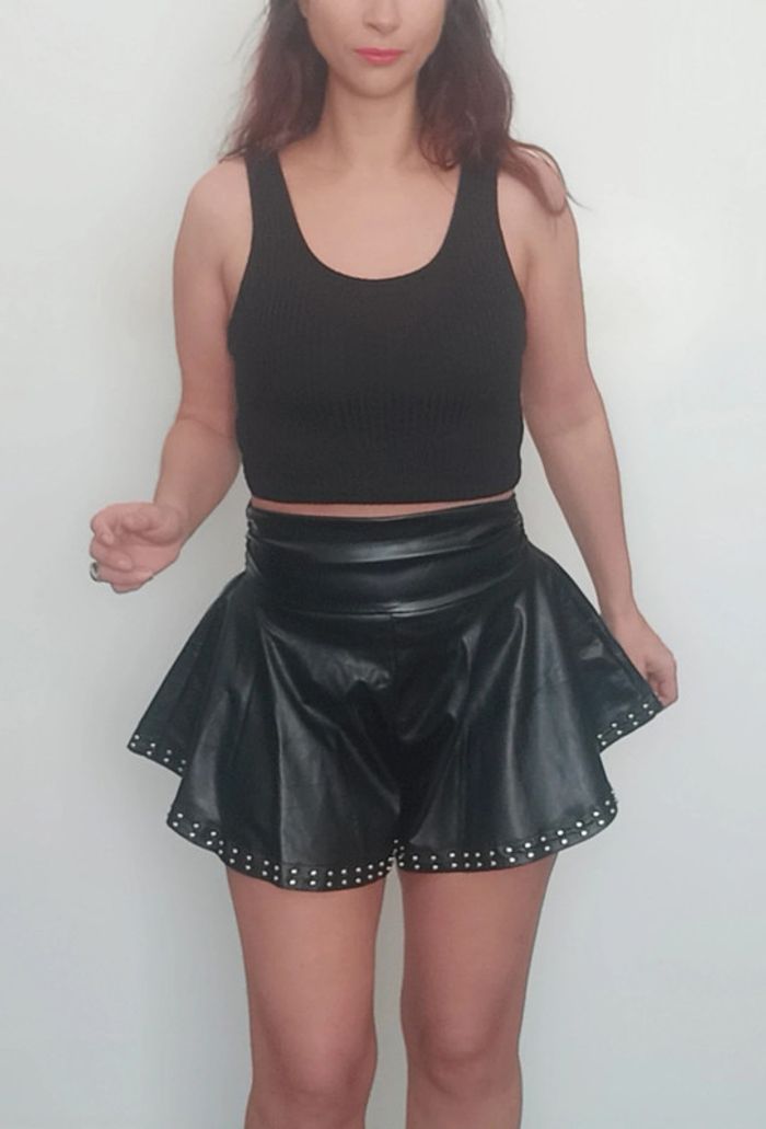 Short similicuir ultra large bouffant taille 36 - photo numéro 3