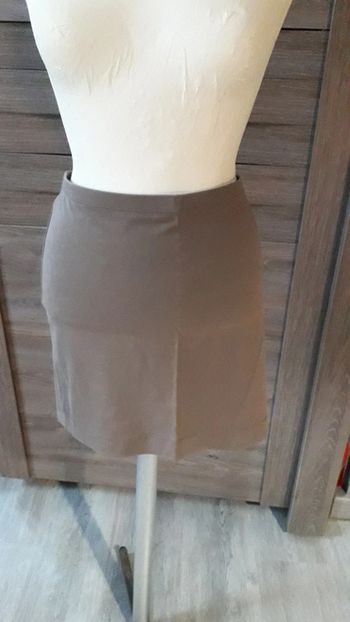 Mini jupe basique couleur taupe