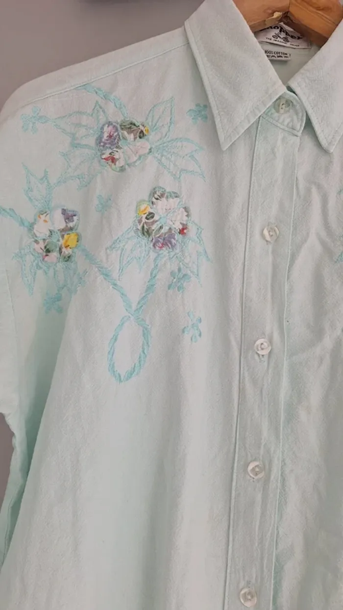 Chemise qualité vintage brodée fleurs 44 / 46