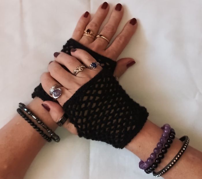 Mitaines résille style Gothique fait main au crochet - photo numéro 2
