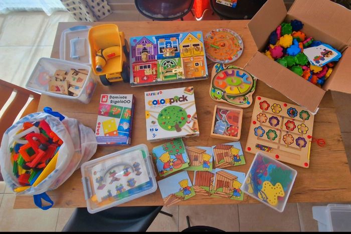 Lot de 15 jeux educatifs, manipulation,construction, réflexion