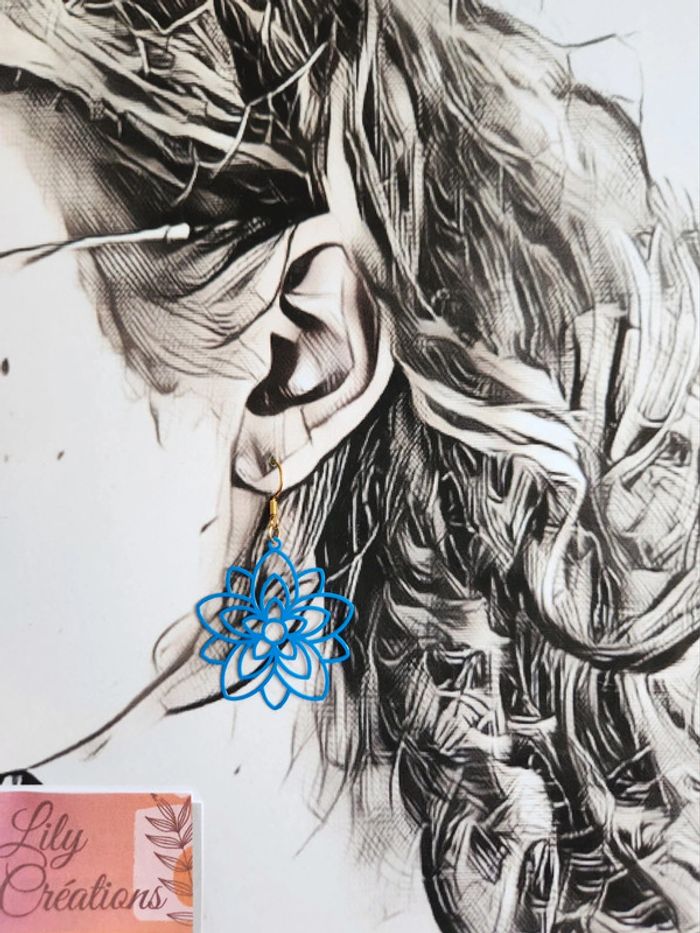 Boucles d'oreilles dorées hypoallergéniques, fleurs bleues LC19 - photo numéro 2