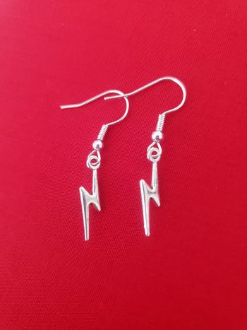 Boucles d'oreilles pendante argenté eclair foudre flash