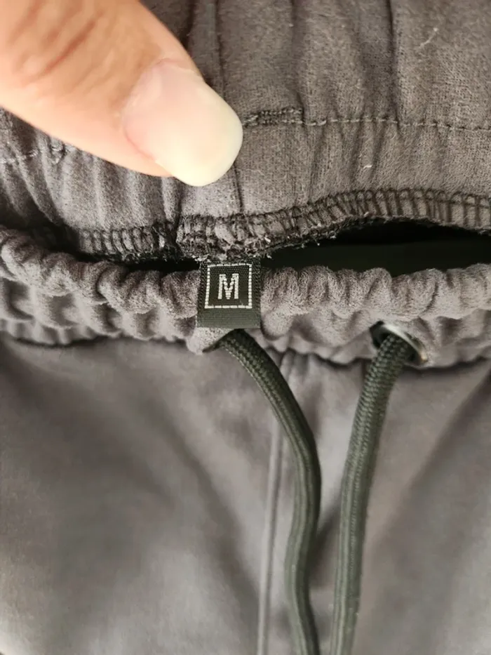 Ensemble survêtement gris – Taille M – Style sportswear doux et confortable - photo numéro 4