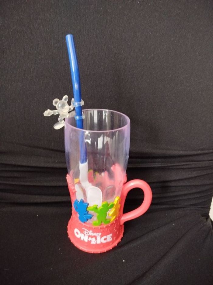 Grand verre Disney avec paille/cuillère qui s'illumine .