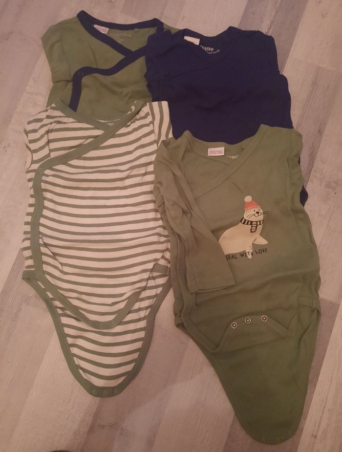 Lot pyjama et bodys