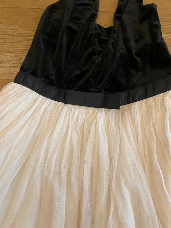 Robe de fêtes en velours noir et tulle blanc - photo numéro 3
