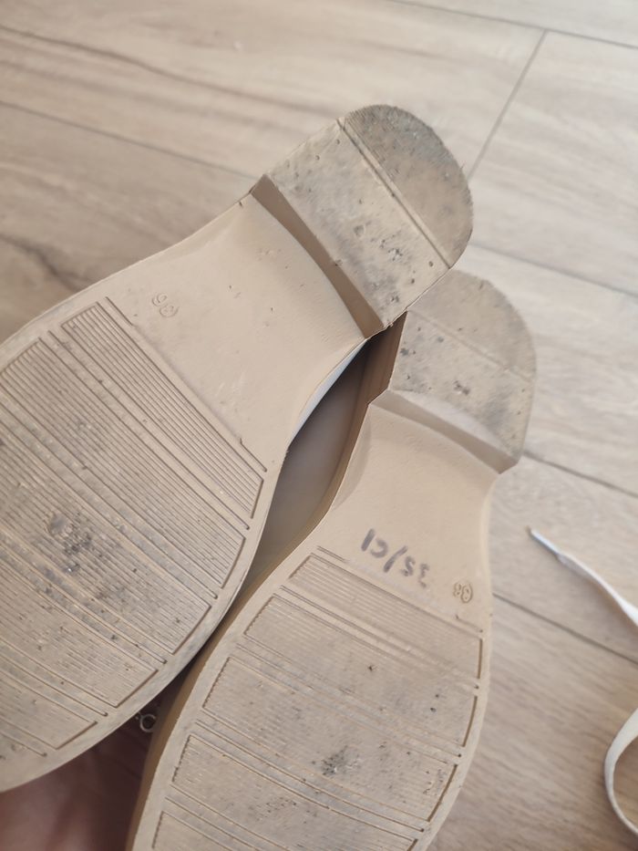 Mocassins beiges et boucle dorée - photo numéro 3