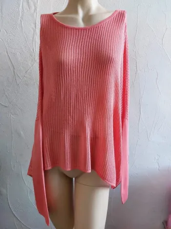 Haut rose en maille ajourée