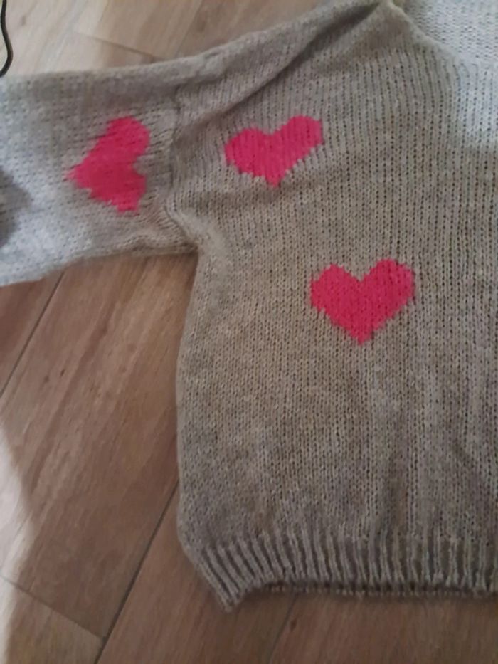 Pull avec cœur neuf - photo numéro 4