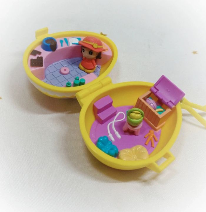 2001 treats Polly pocket easter friandise mattel chasse Oeuf Pâques bluebird jaune yellow panier egg