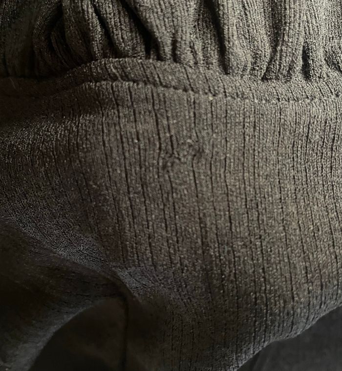 Haut frou-frou noir »Zara »manches longues - photo numéro 3