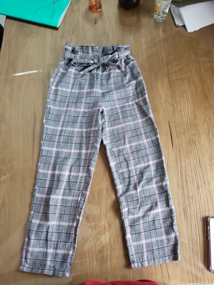 Pantalon à carreaux gris rose
