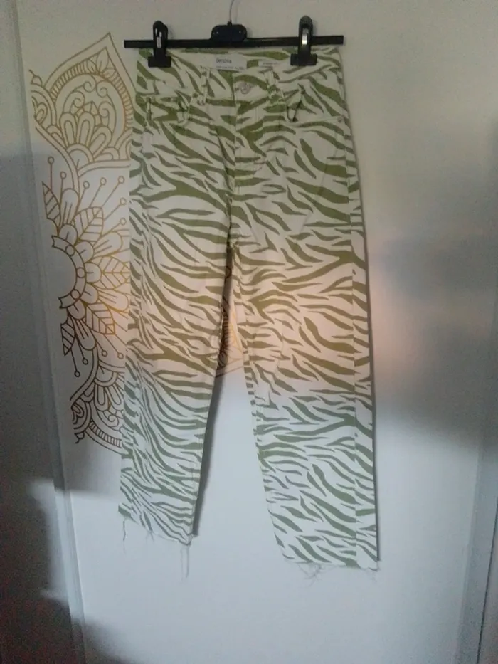 Pantalon Bershka femme taille 34 zébré vert et blanc