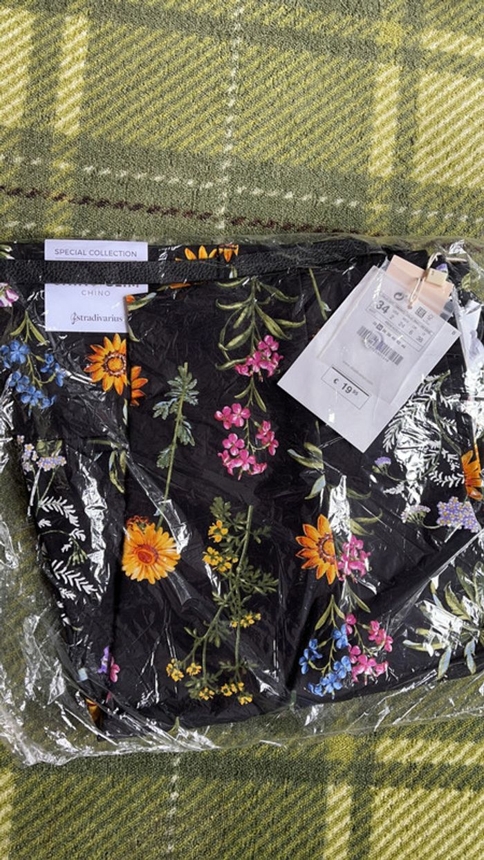 Joli pantalon fleuri taille 34 /36 - photo numéro 2