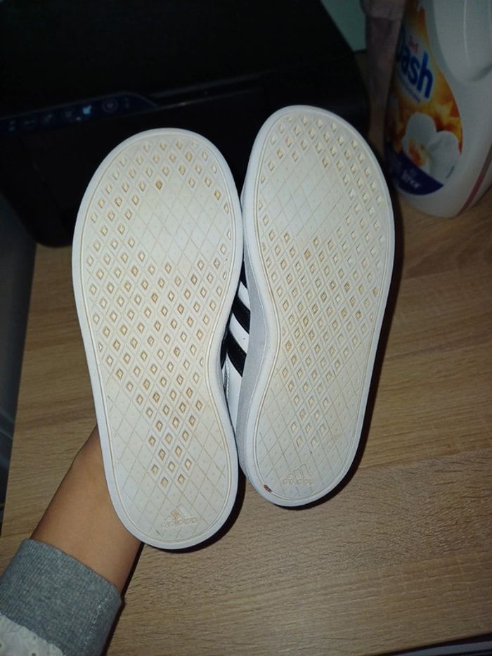 Basket Adidas 32 - photo numéro 3