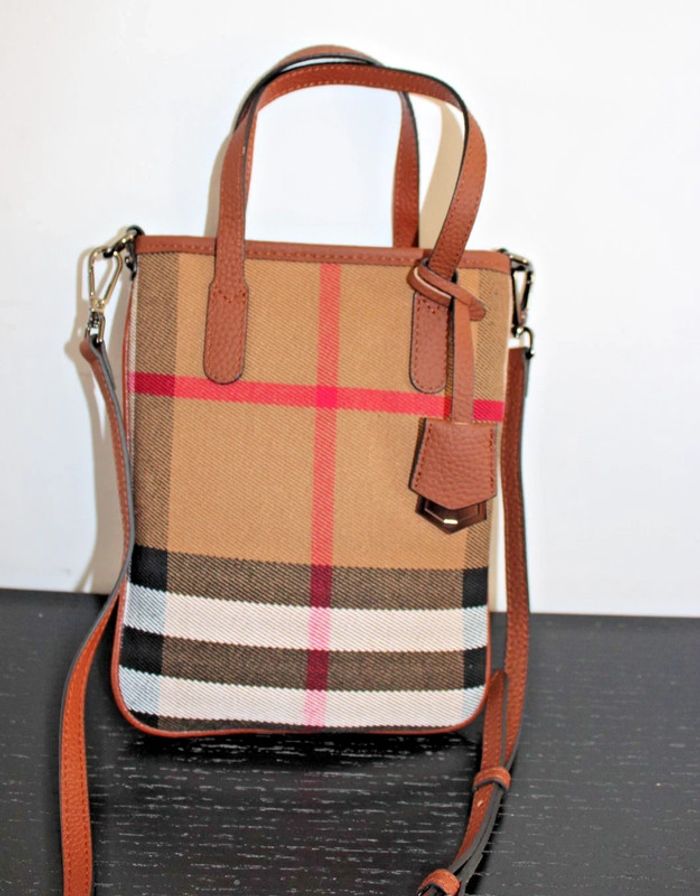 sac a porter en bandoulière ou main toile tartan  + cuir synthétique dimension  22 x 15 x 2 cms