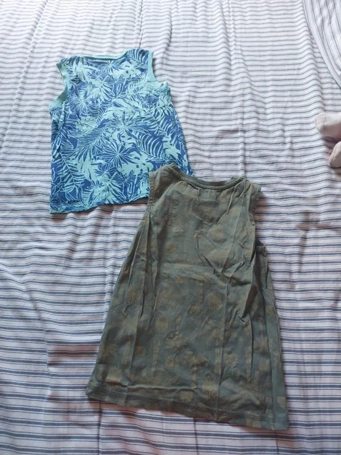 Lot de 2 tee-shirts sans manches 8 ans - photo numéro 8