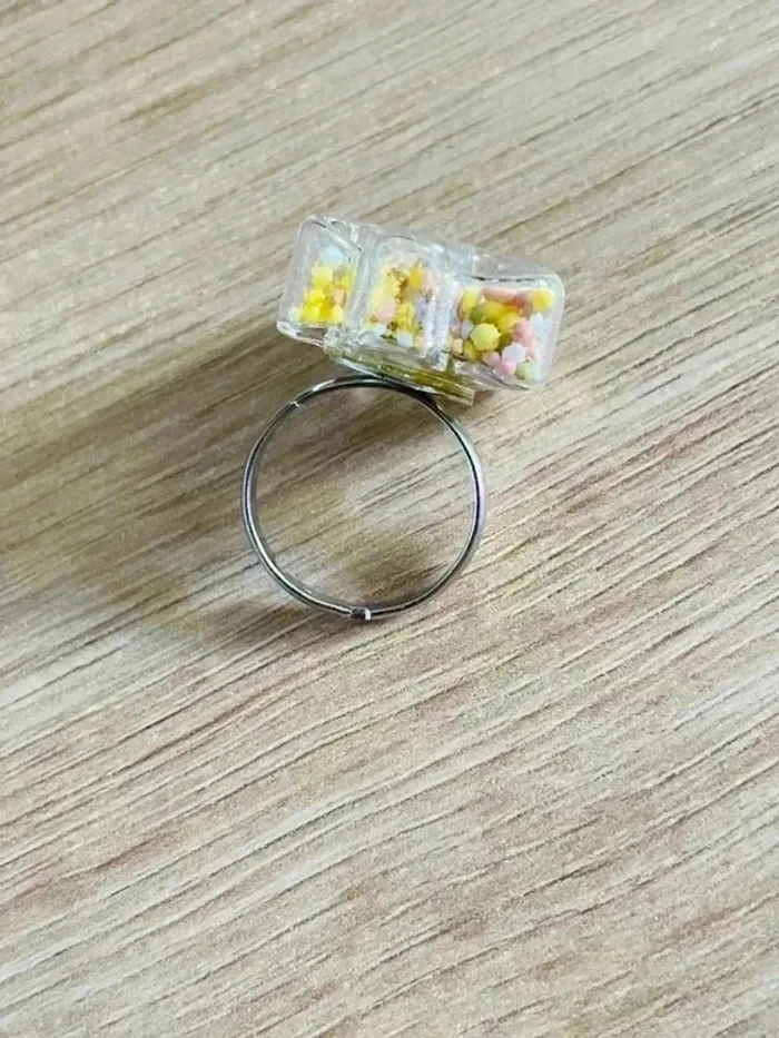 Bague ajustable forme fleur colorée - photo numéro 4