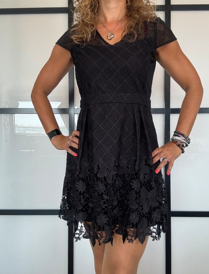 Robe dentelle noire Comptoir des Cotonniers 38 - photo numéro 6