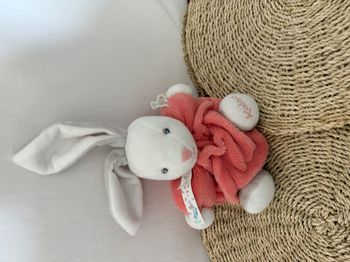 Doudou lapin Plume gris orange KALOO