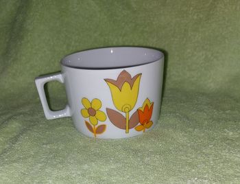 Grande tasse Berry haute porcelaine création Lourioux France
